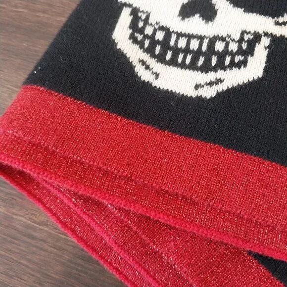 Mortar & Bone Skull Throw Blanket Black White Red Metallic 64" x 52" Reversible - Picture 6 of 12